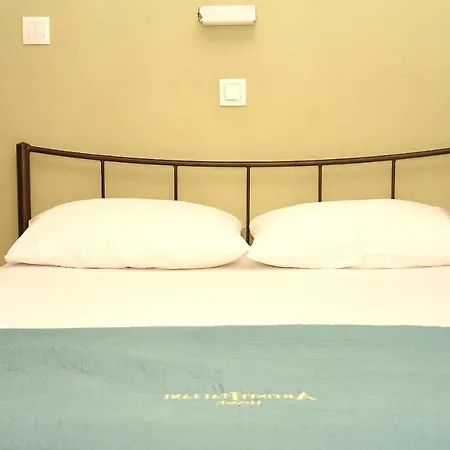 Apartament Anna Pousi & *