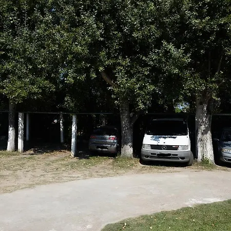 아파트 Anna Pousi & *