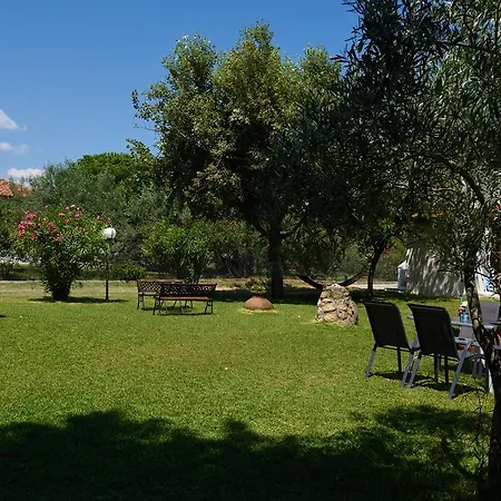 Anna Pousi & Apartament Ormos Panagias