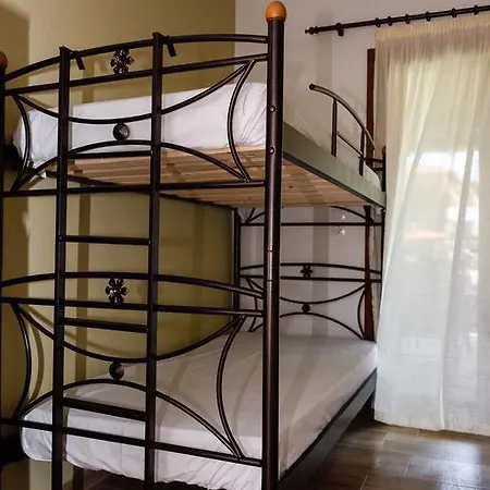 Anna Pousi & 아파트