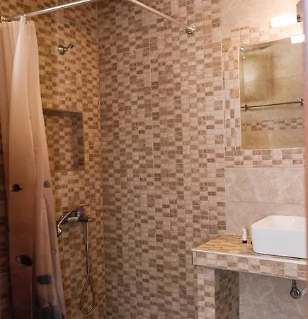 아파트 Anna Pousi & *