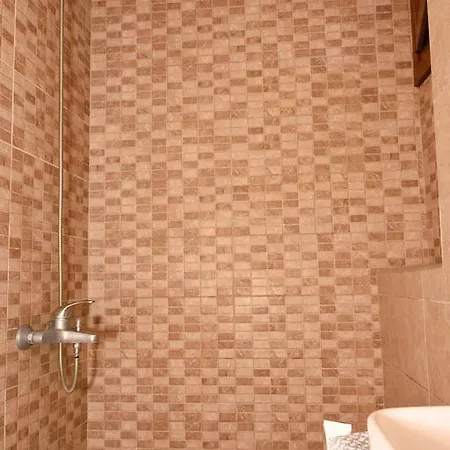 Anna Pousi & 아파트 오르모스 파나기아스