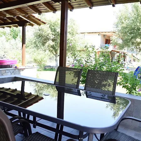 Anna Pousi & 아파트