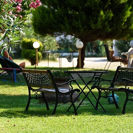 Anna Pousi & Apartament Ormos Panagias