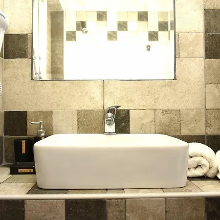 Anna Pousi & 오르모스 파나기아스