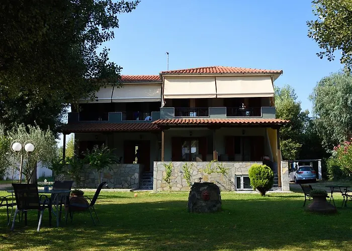 Anna Pousi & 奥马斯帕纳吉亚斯