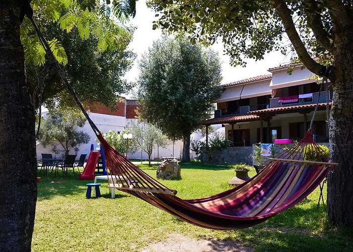 Anna Pousi & 奥马斯帕纳吉亚斯