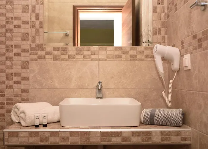 Anna Pousi & * 奥马斯帕纳吉亚斯