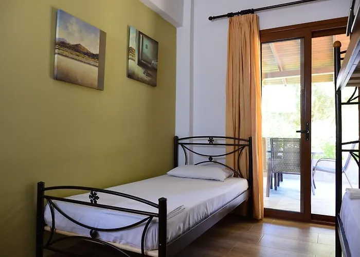 Anna Pousi & 奥马斯帕纳吉亚斯