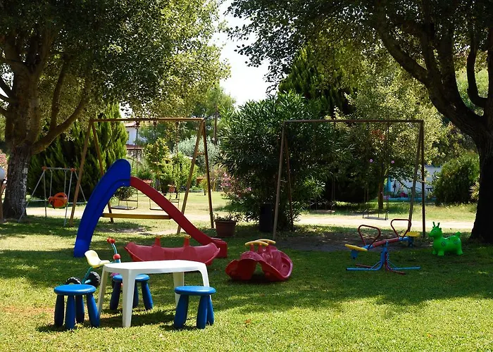 Anna Pousi & * 奥马斯帕纳吉亚斯