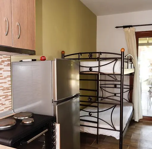 Anna Pousi & * 奥马斯帕纳吉亚斯