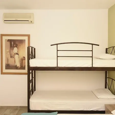 Anna Pousi & Apartmán