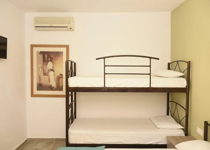 Anna Pousi & Apartment